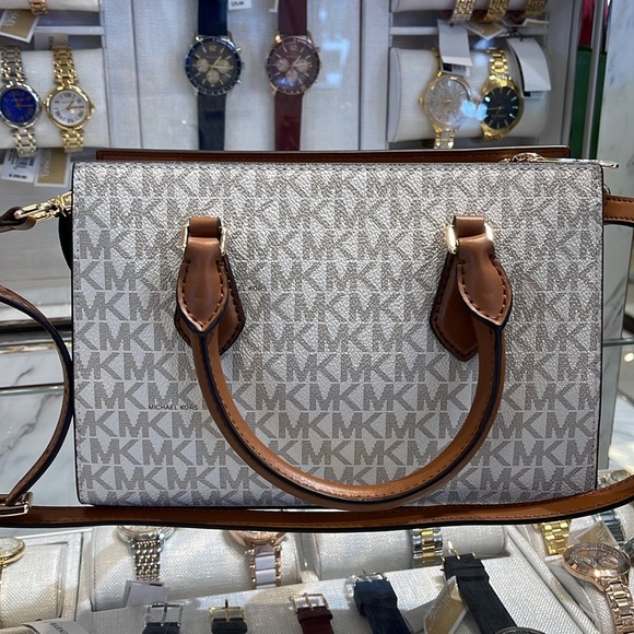 Michael Kors Small Sheila Satchel Crossbody
Vanilla 
NWT - Picture 16 of 16